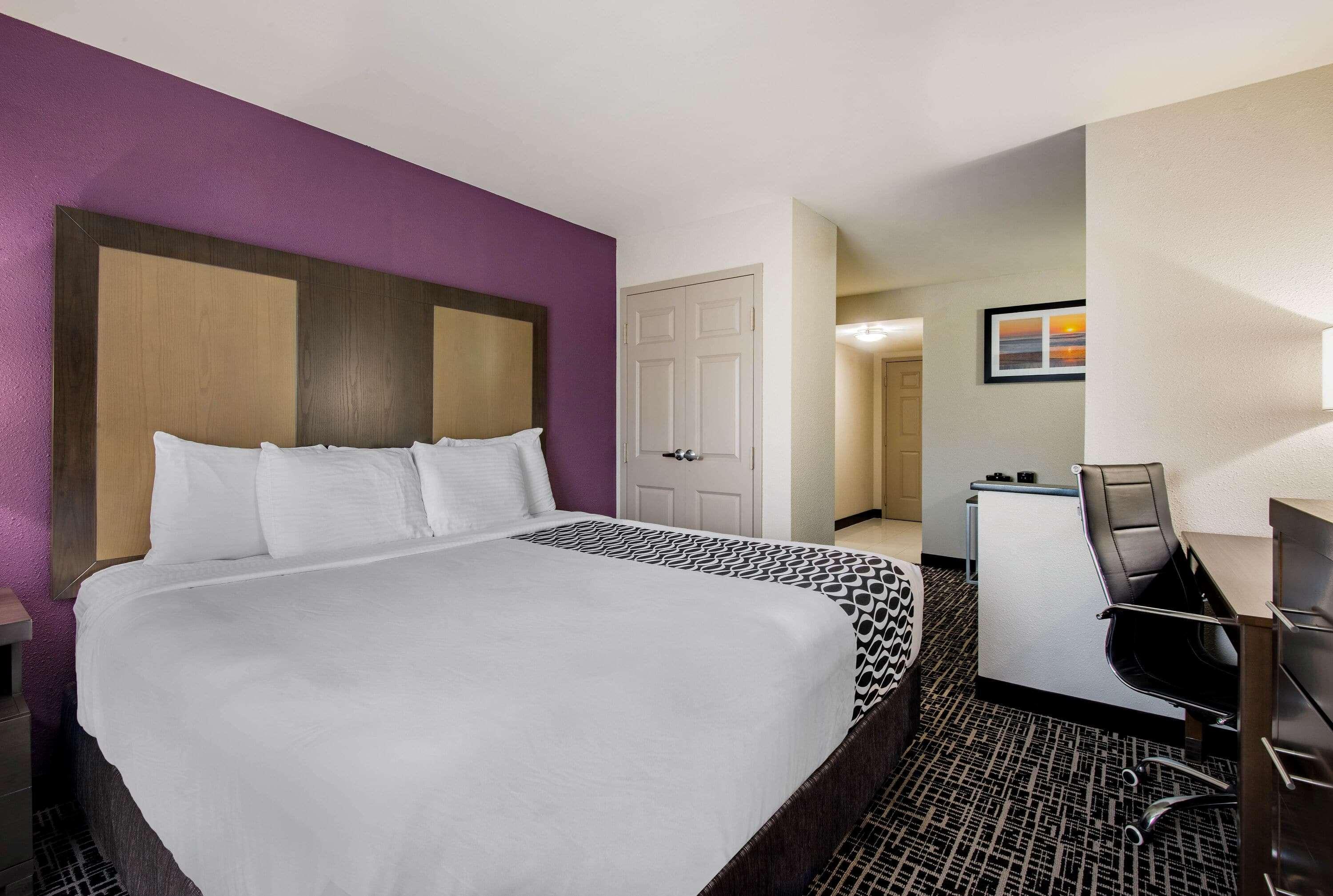 La Quinta Inn By Wyndham West Long Branch Nj Shore Area Exterior photo