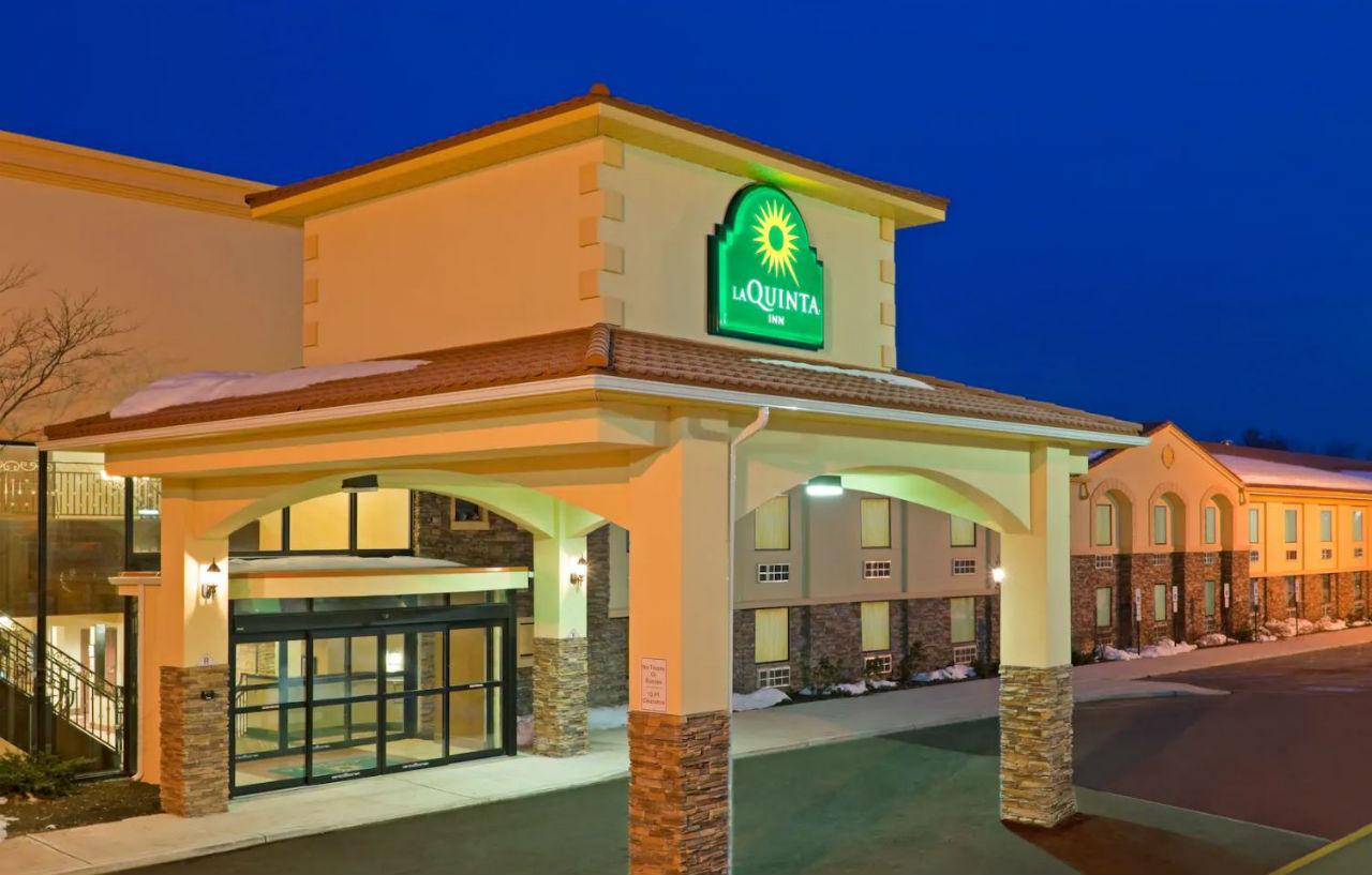 La Quinta Inn By Wyndham West Long Branch Nj Shore Area Exterior photo